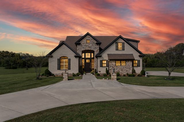 110 Barley Dr, Fayetteville, TN 37334