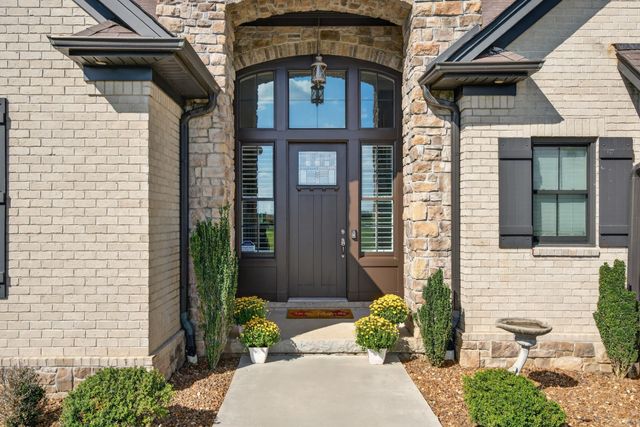 110 Barley Dr, Fayetteville, TN 37334