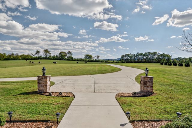 110 Barley Dr, Fayetteville, TN 37334