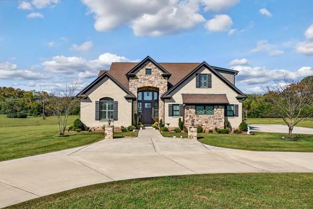 110 Barley Dr, Fayetteville, TN 37334