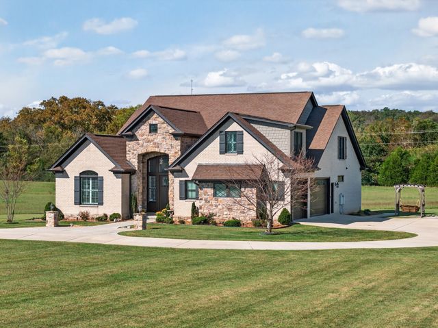 110 Barley Dr, Fayetteville, TN 37334