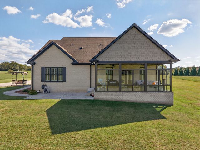 110 Barley Dr, Fayetteville, TN 37334