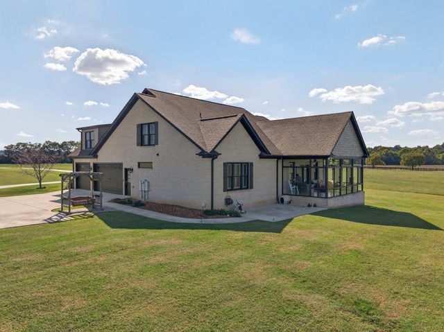 110 Barley Dr, Fayetteville, TN 37334