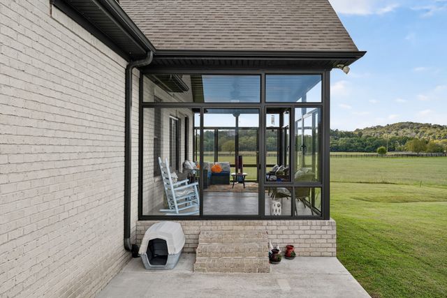 110 Barley Dr, Fayetteville, TN 37334