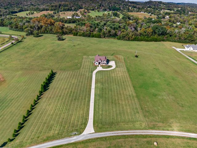 110 Barley Dr, Fayetteville, TN 37334