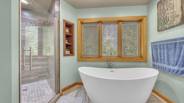 4564 Broadway STREET, Manitowoc, WI 54220