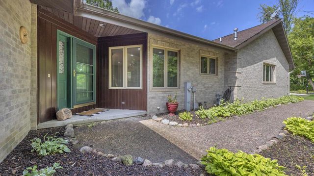 4564 Broadway STREET, Manitowoc, WI 54220