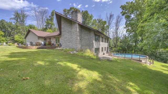 4564 Broadway STREET, Manitowoc, WI 54220