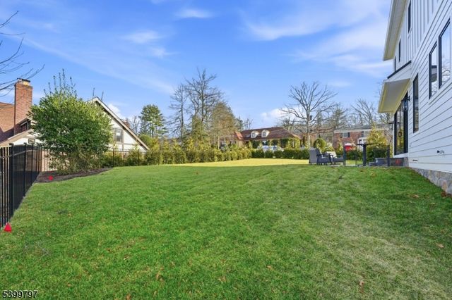 15 Sparta Rd, Millburn Twp., NJ 07078