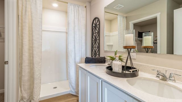 5615 152nd Street, Urbandale, IA 50111