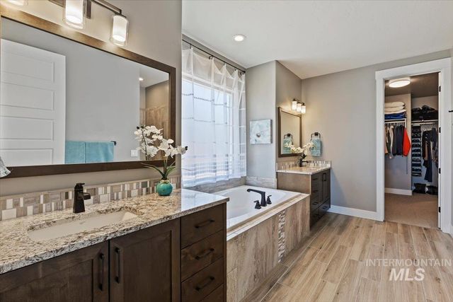 2000 E Lodge Trail Dr, Meridian, ID 83642