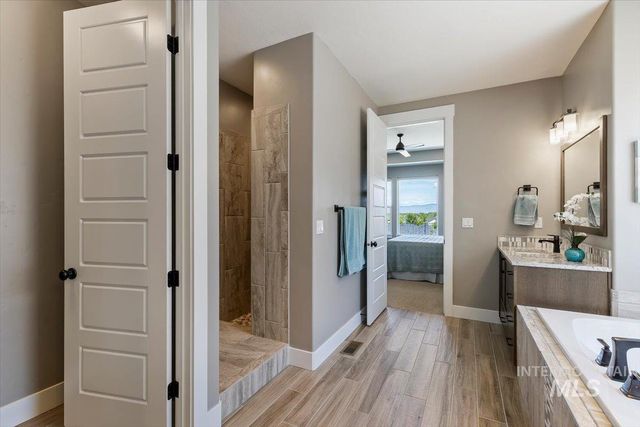 2000 E Lodge Trail Dr, Meridian, ID 83642