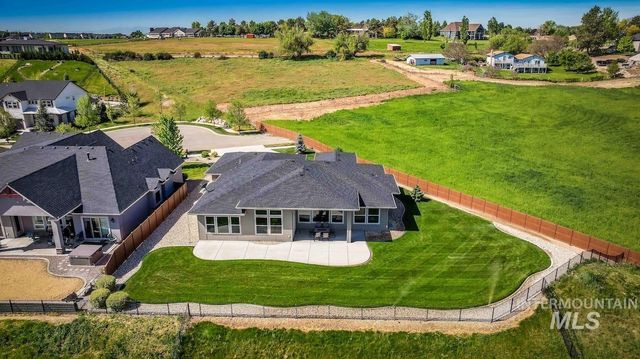 2000 E Lodge Trail Dr, Meridian, ID 83642