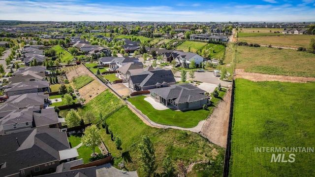 2000 E Lodge Trail Dr, Meridian, ID 83642