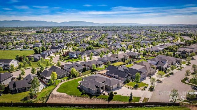 2000 E Lodge Trail Dr, Meridian, ID 83642