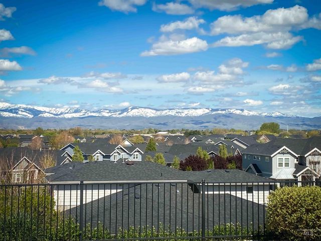2000 E Lodge Trail Dr, Meridian, ID 83642