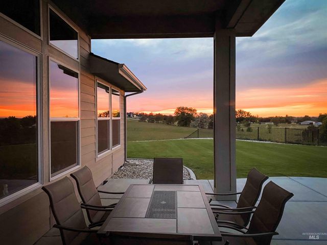 2000 E Lodge Trail Dr, Meridian, ID 83642