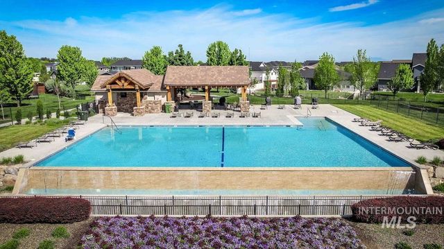 2000 E Lodge Trail Dr, Meridian, ID 83642