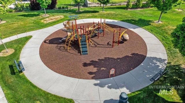 2000 E Lodge Trail Dr, Meridian, ID 83642