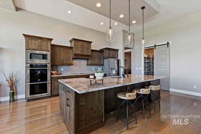 2000 E Lodge Trail Dr, Meridian, ID 83642