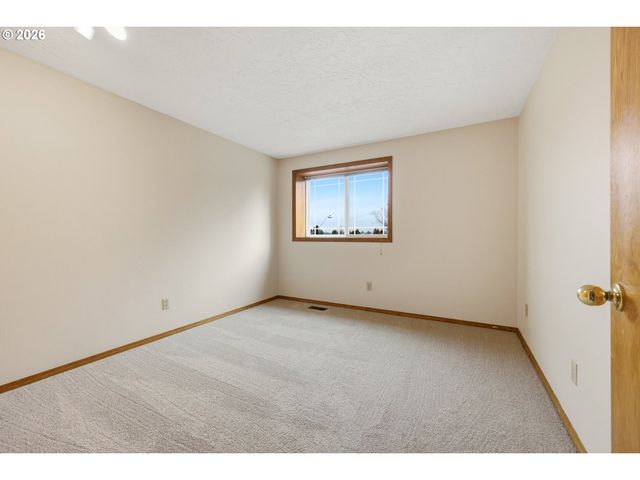 419 Sw DAY Ct, Gresham, OR 97080