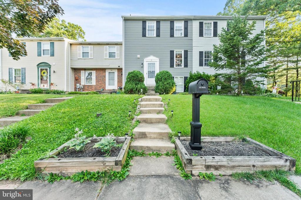 6 CROSSWALL CT, Nottingham, MD 21236
