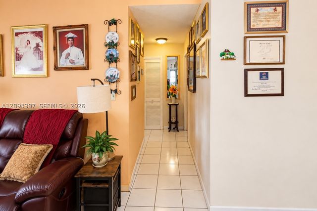 2421 SW 142nd Pl, Miami, FL 33175