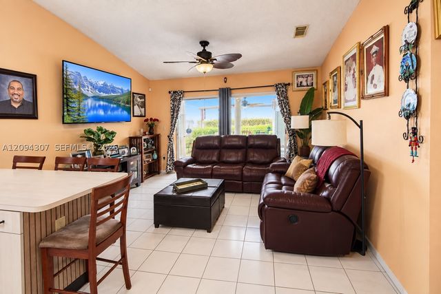 2421 SW 142nd Pl, Miami, FL 33175