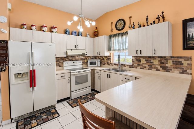 2421 SW 142nd Pl, Miami, FL 33175