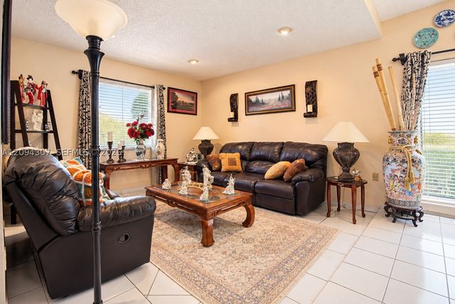 2421 SW 142nd Pl, Miami, FL 33175