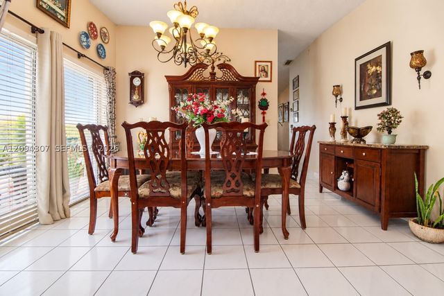 2421 SW 142nd Pl, Miami, FL 33175
