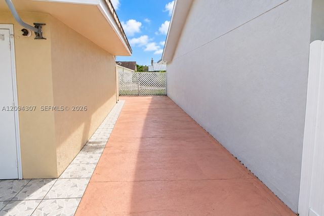 2421 SW 142nd Pl, Miami, FL 33175