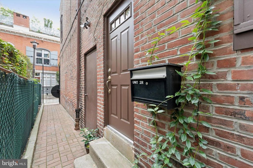 327-00 S 17TH ST #2R, Philadelphia, PA 19103