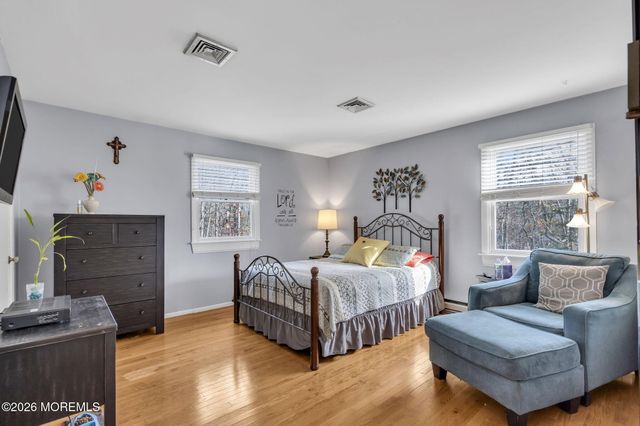 301 Clearstream Road, Jackson, NJ 08527