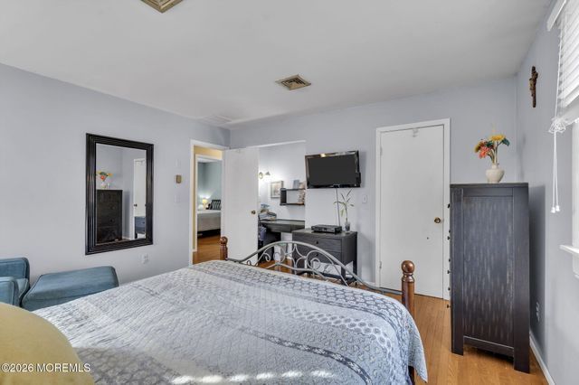 301 Clearstream Road, Jackson, NJ 08527