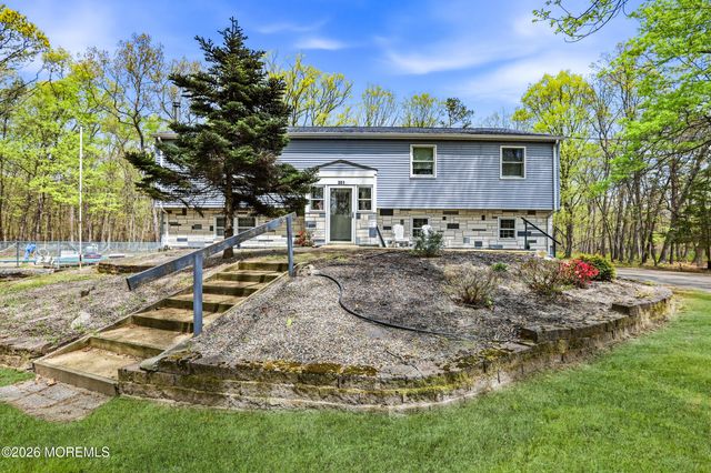 301 Clearstream Road, Jackson, NJ 08527