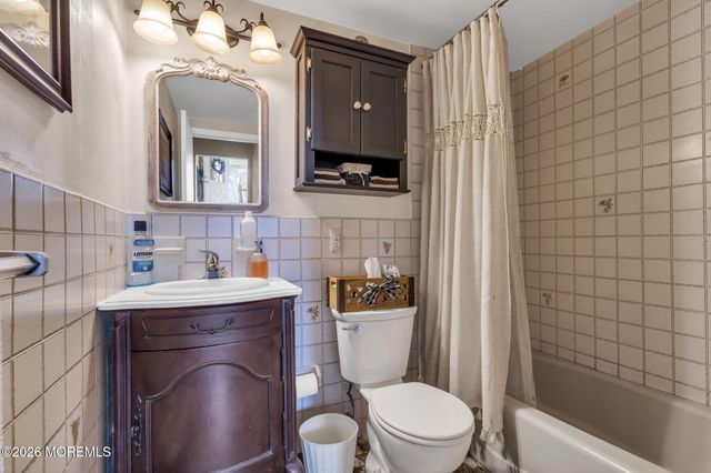 301 Clearstream Road, Jackson, NJ 08527