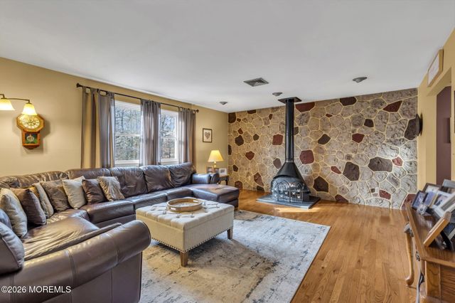 301 Clearstream Road, Jackson, NJ 08527