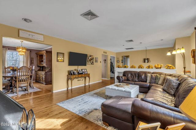 301 Clearstream Road, Jackson, NJ 08527