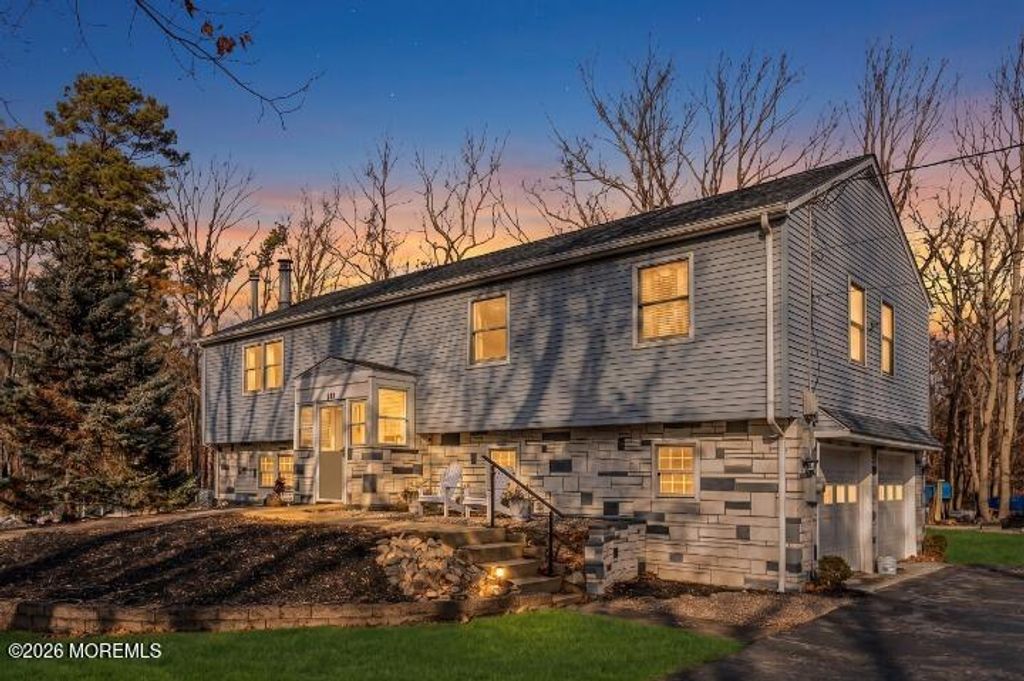301 Clearstream Road, Jackson, NJ 08527