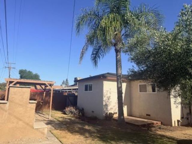 2203 Dennis Drive, Selma, CA 93662