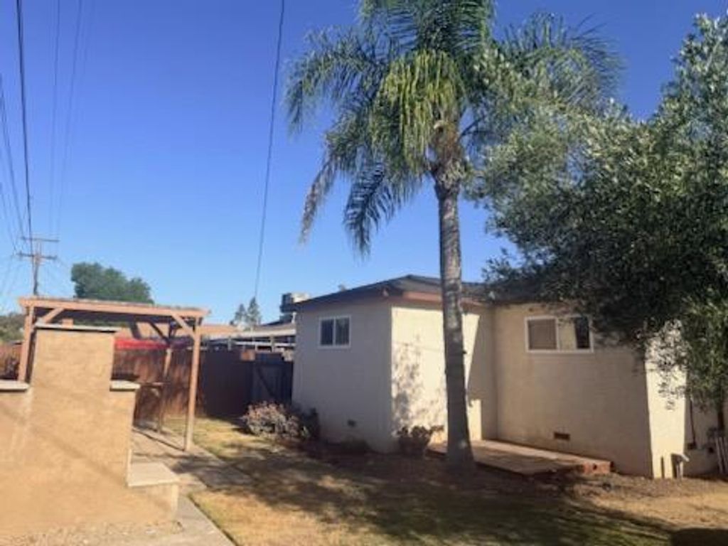 Image 15 of property listing at 2203 Dennis Drive, Selma, CA 93662