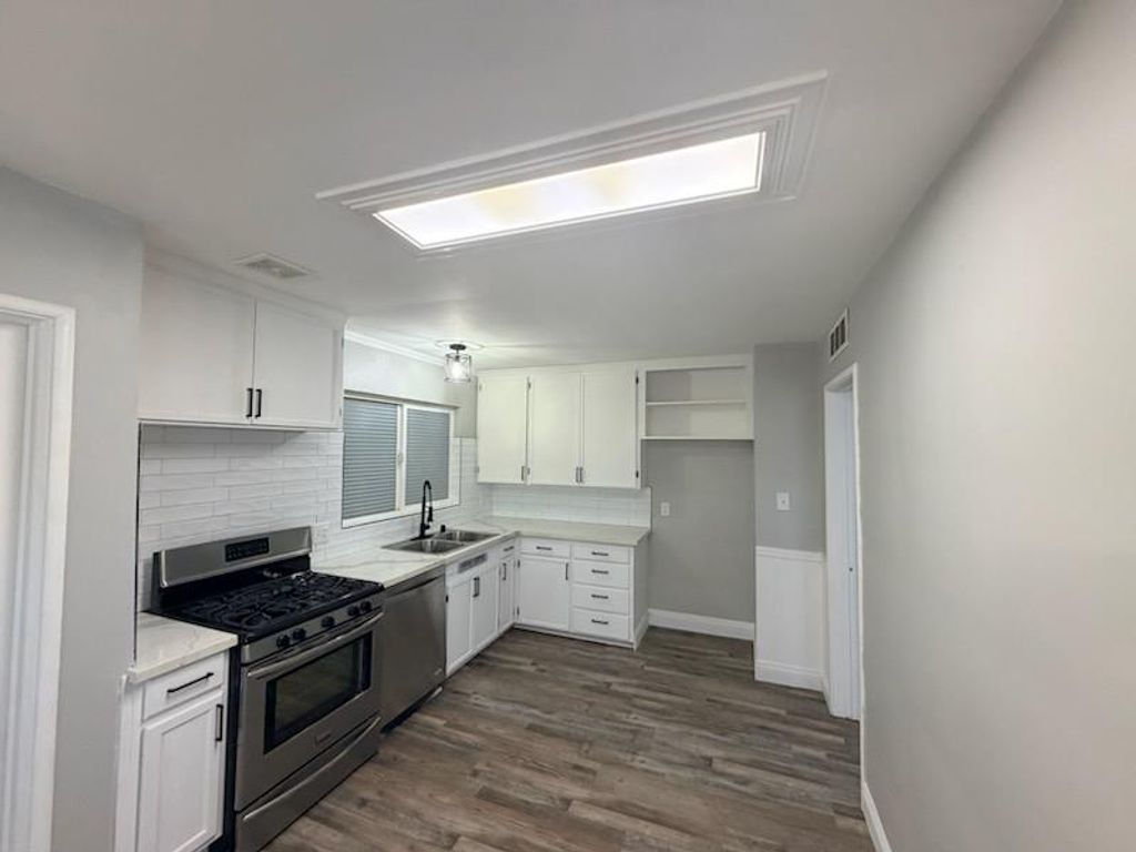 Image 4 of property listing at 2203 Dennis Drive, Selma, CA 93662