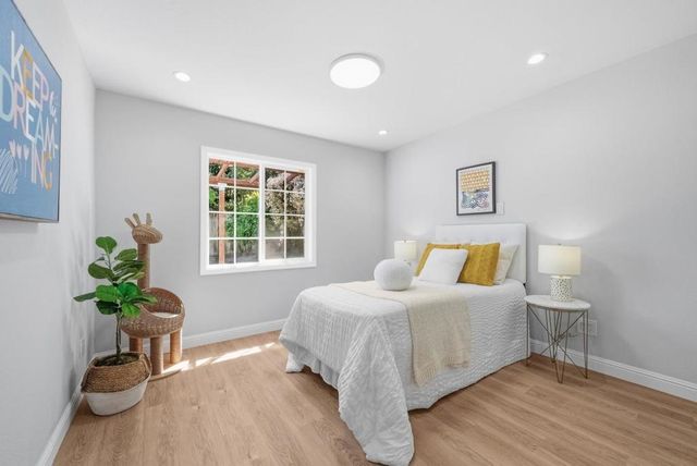 413 Del Medio Avenue, Mountain View, CA 94040