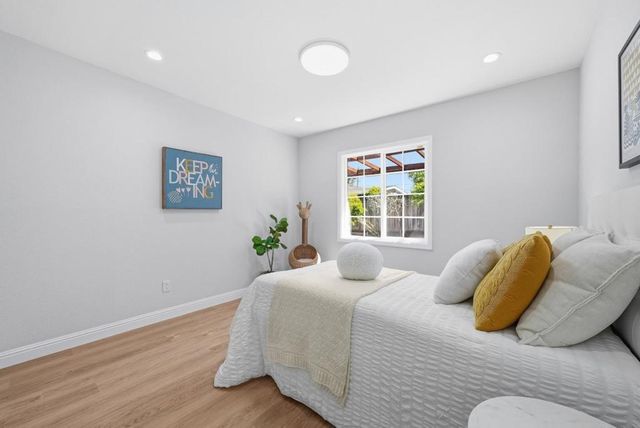 413 Del Medio Avenue, Mountain View, CA 94040