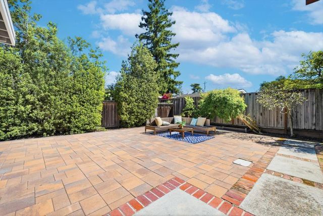 413 Del Medio Avenue, Mountain View, CA 94040