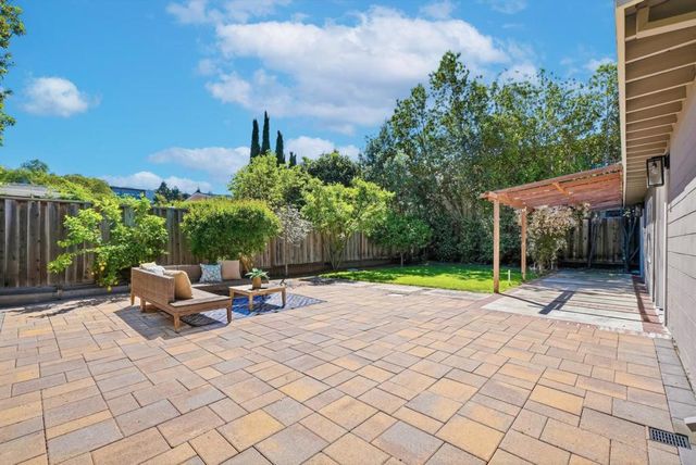 413 Del Medio Avenue, Mountain View, CA 94040