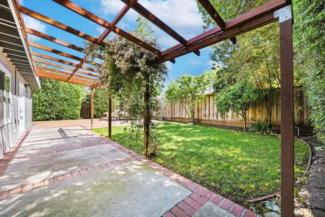 413 Del Medio Avenue, Mountain View, CA 94040
