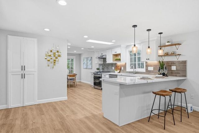 413 Del Medio Avenue, Mountain View, CA 94040