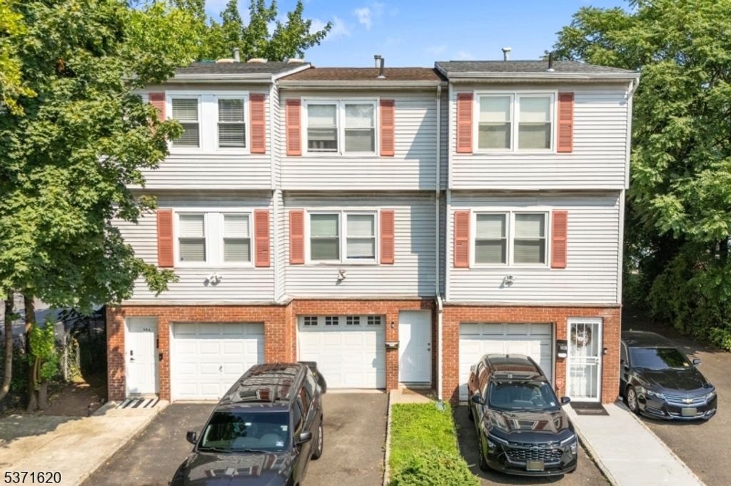98 Hillyer St 2B, City Of Orange Twp., NJ 07050